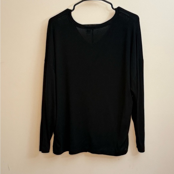 {Old Navy}-Size: Maternity XL-Black V-Neck Women's Top - Picture 2 of 4